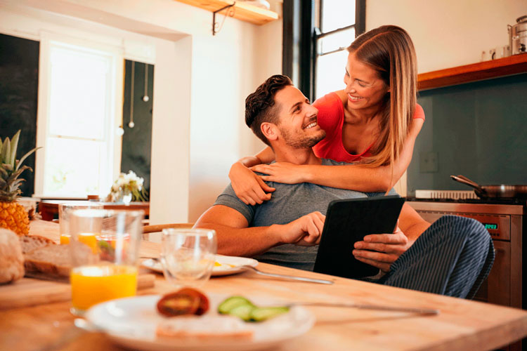 Fotos De Parejas En Casa