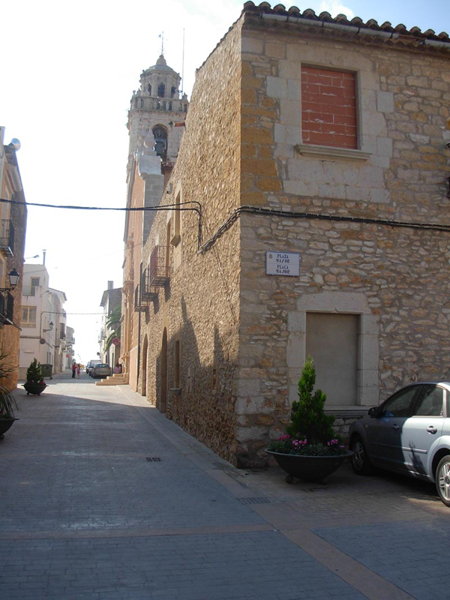 Sant Jordi es un pequeño municipio situado en el norte de la provincia de Castellón, más concretamente en la zona norte de la comarca del Bajo Maestrazgo. Rodeado de naturaleza, su paisaje típicamente mediterráneo lo convierten en un lugar ideal para vivir. 